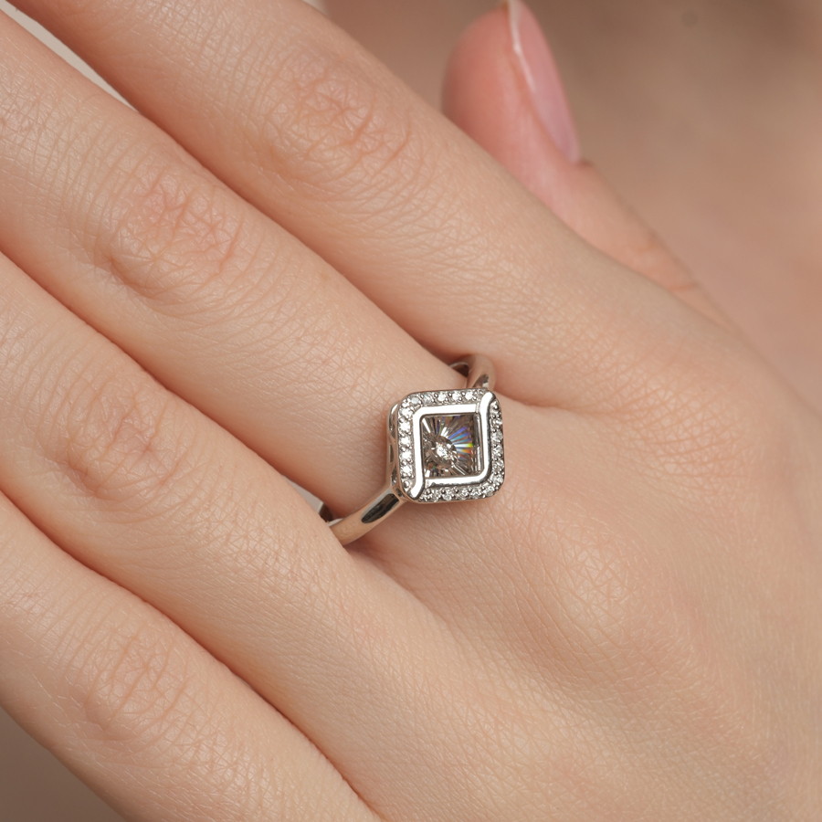 Inel din aur alb cu Diamant