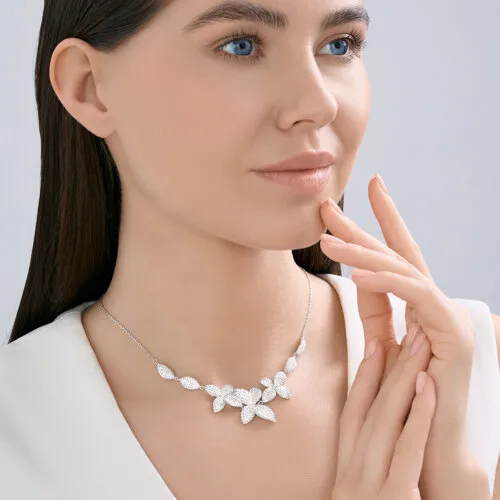 Колье из серебра с камнями Фианит