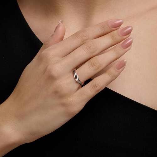 Inel din aur roșu cu pietre Diamant, Diamant negru