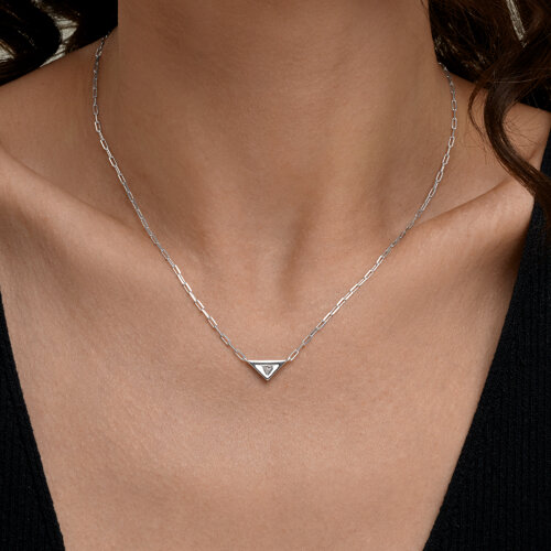 Колье из серебра с камнями Фианит