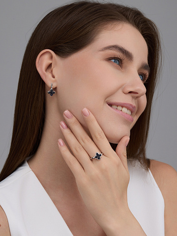 Серьги из белого золота с камнями Сапфир