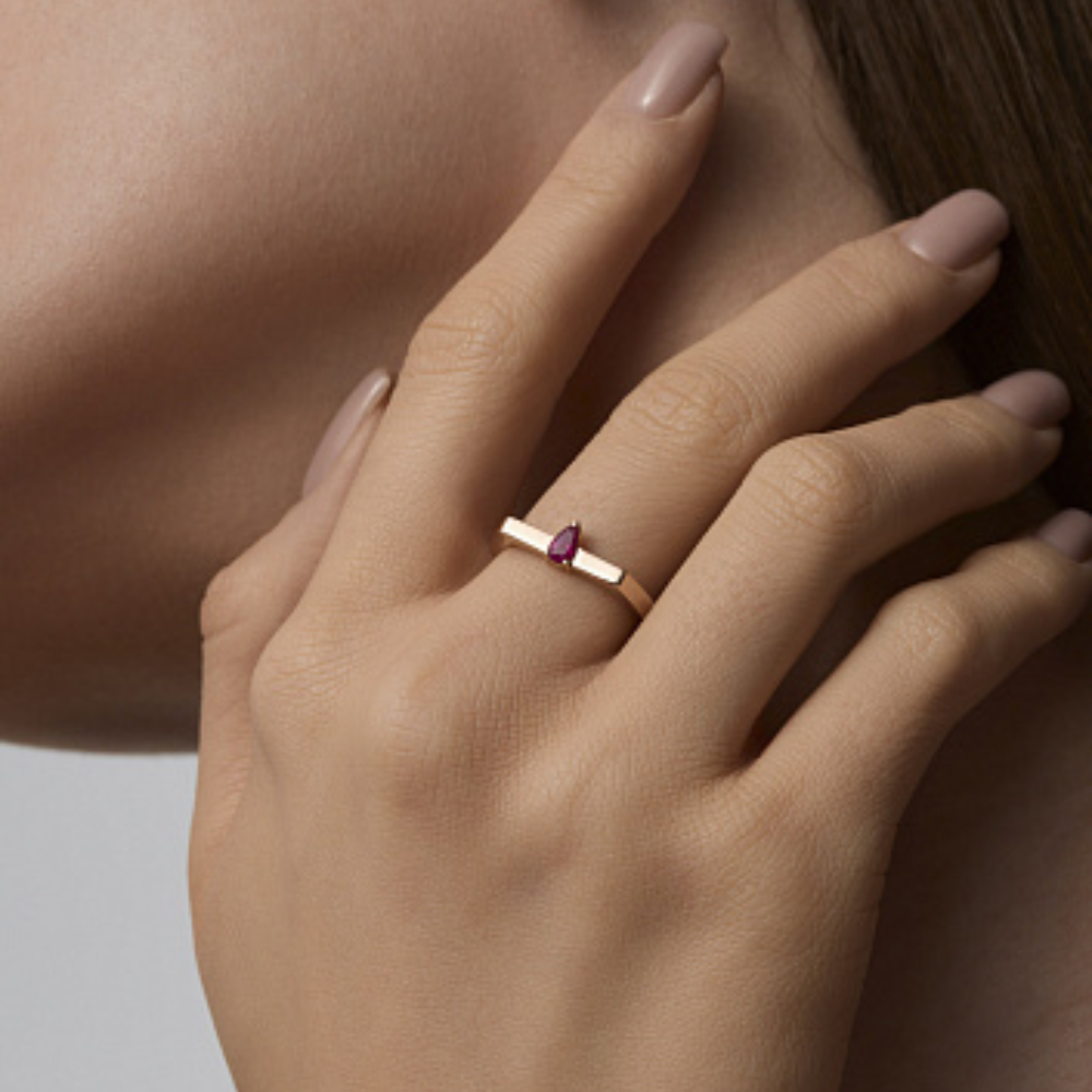 Кольцо из красного золота с камнями Рубин