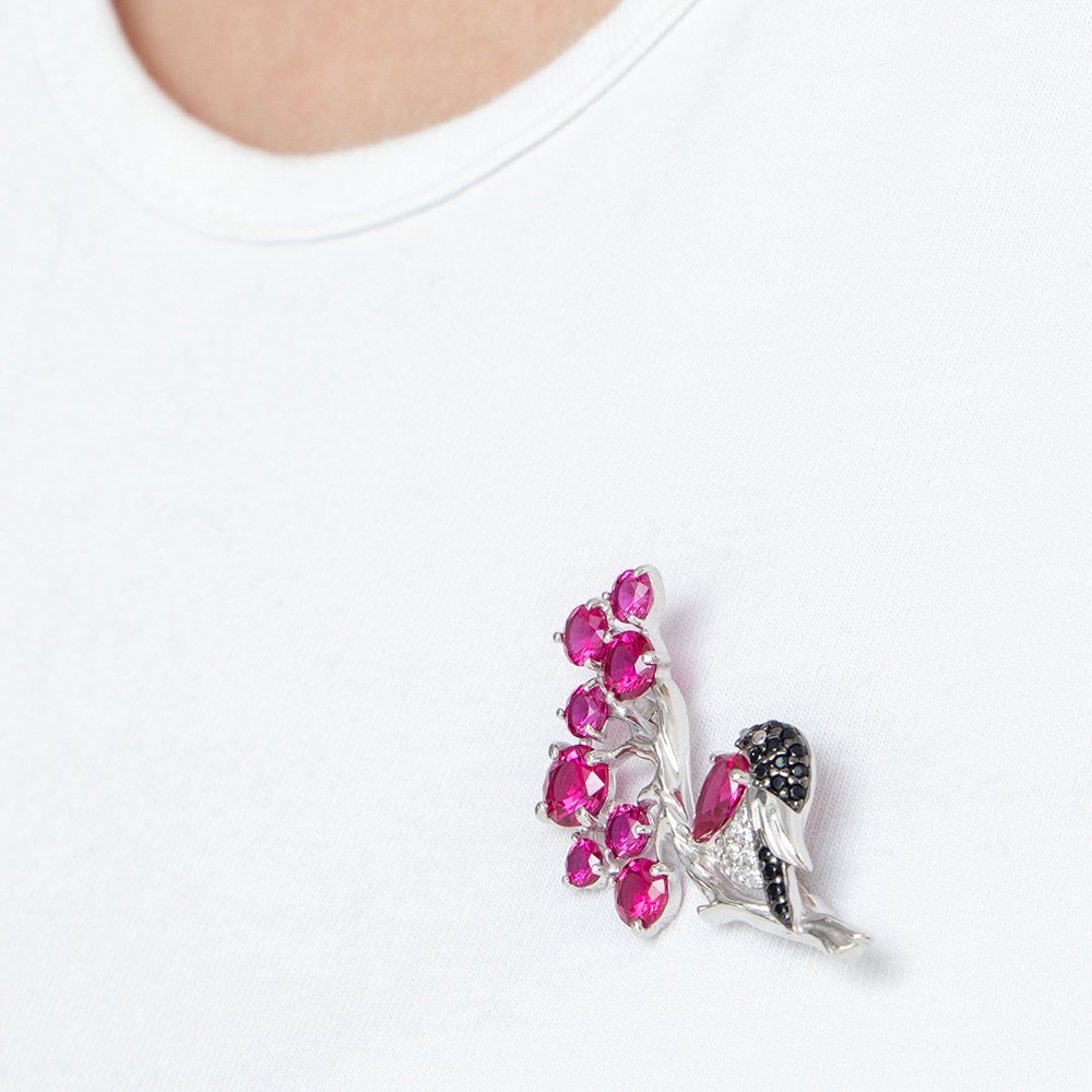 Broșă din argint  cu pietre Cubic Zirconia Incolor, Cubic Zirconia Negru și Corindon (rubin)