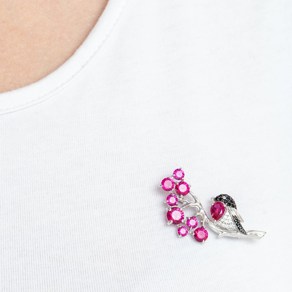 Broșă din argint  cu pietre Cubic Zirconia Incolor, Cubic Zirconia Negru și Corindon (rubin)