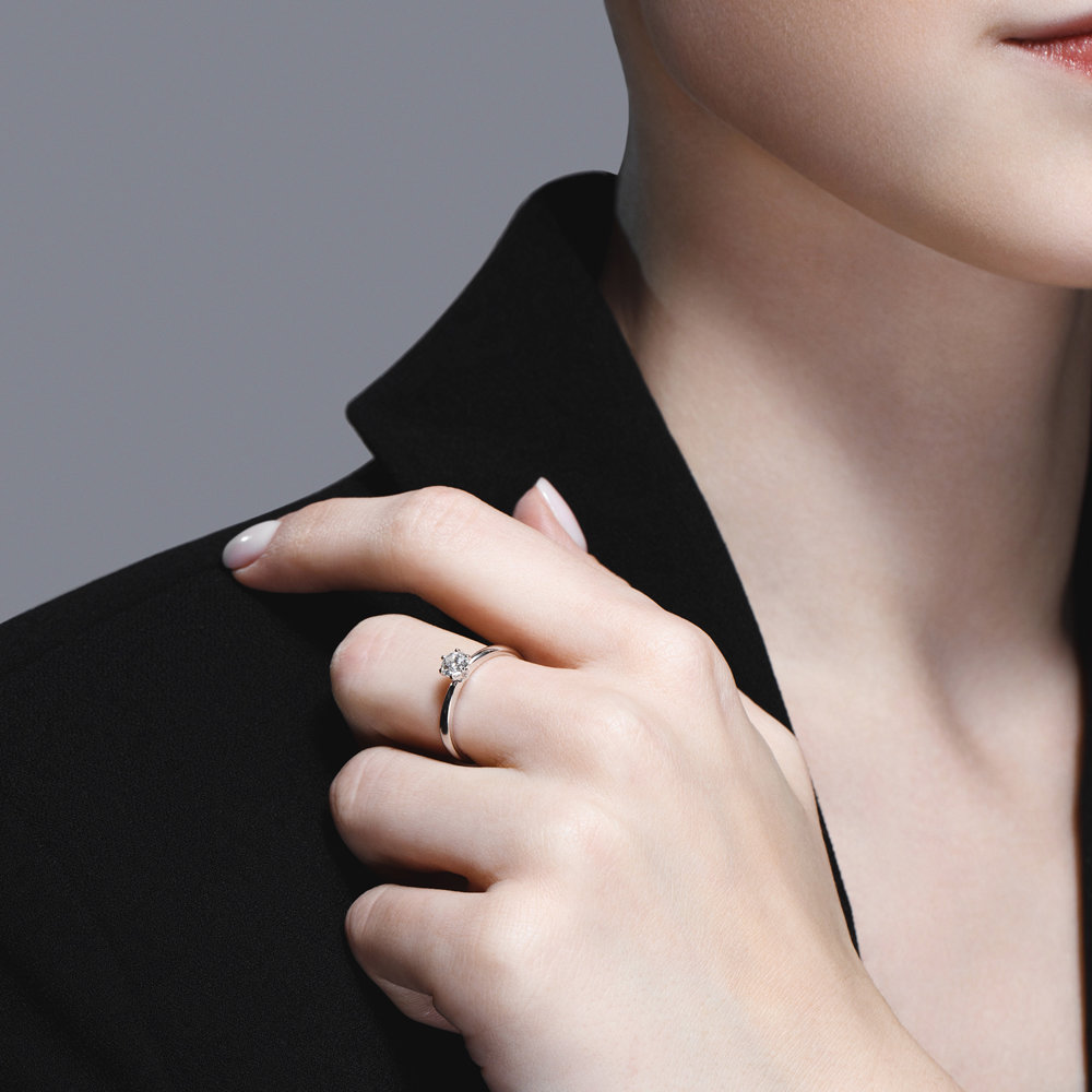 Кольцо из белого золота с камнями Бриллиант