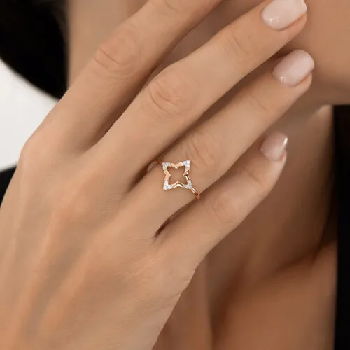 Кольцо из красного золота с камнями Фианит