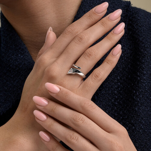 Кольцо из серебра с камнями Фианит