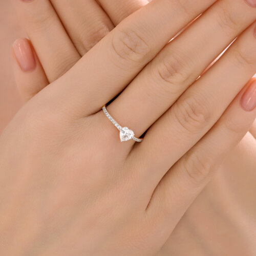 Кольцо из красного золота с камнями Фианит