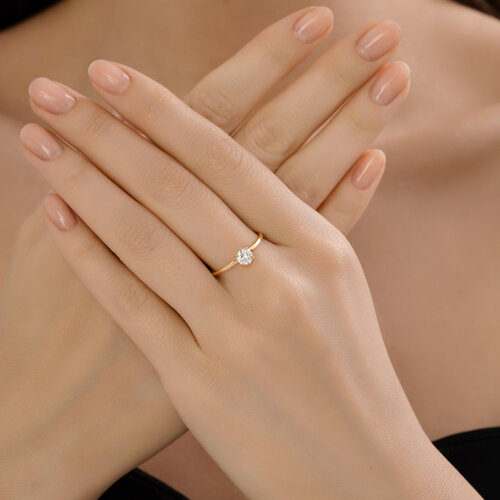 Кольцо из красного золота с камнями Фианит