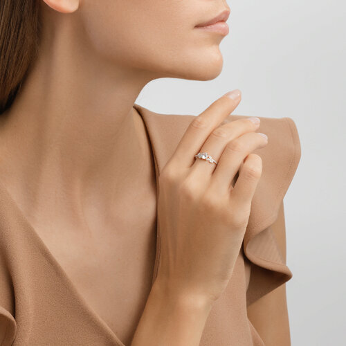 Кольцо из красного золота с камнями Фианит