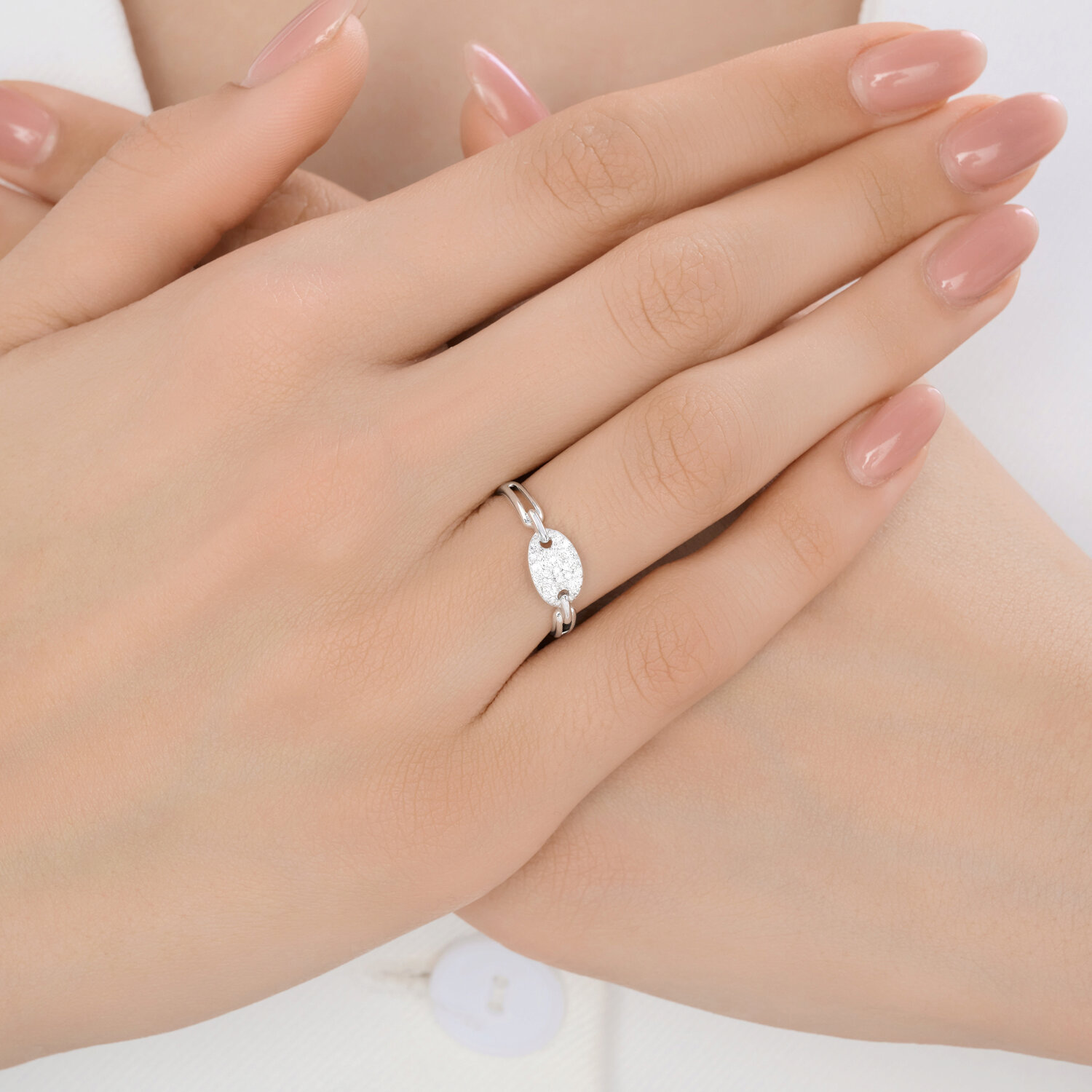 Кольцо из белого золота с камнями Бриллиант