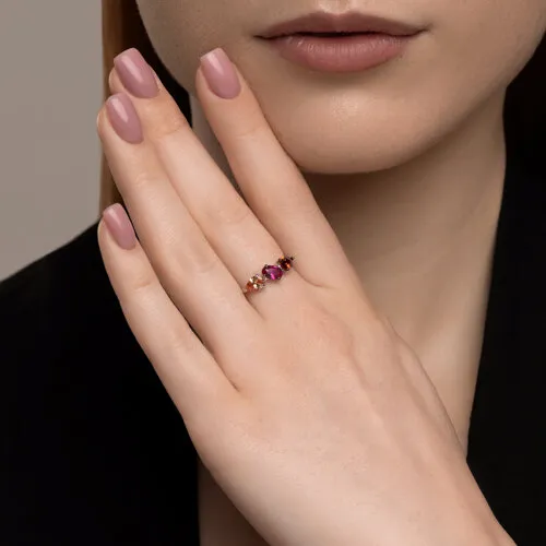 Кольцо из серебра с камнями Фианит Жёлтый, Фианит Коричневый и Корунд в цвете рубина