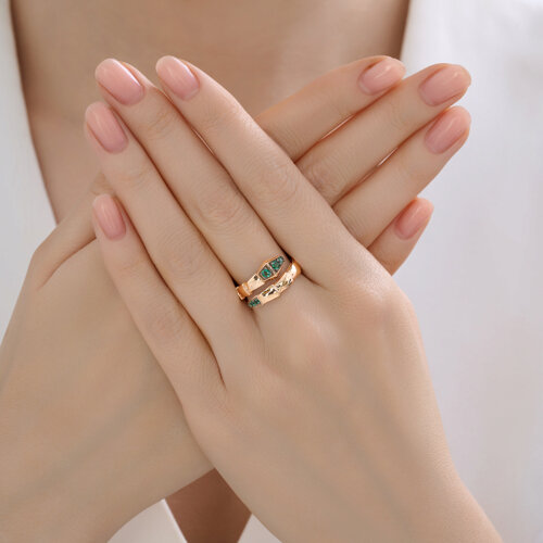 Кольцо из красного золота с камнями Изумруд гидротермальный