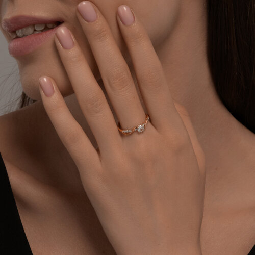 Кольцо из красного золота с камнями Фианит