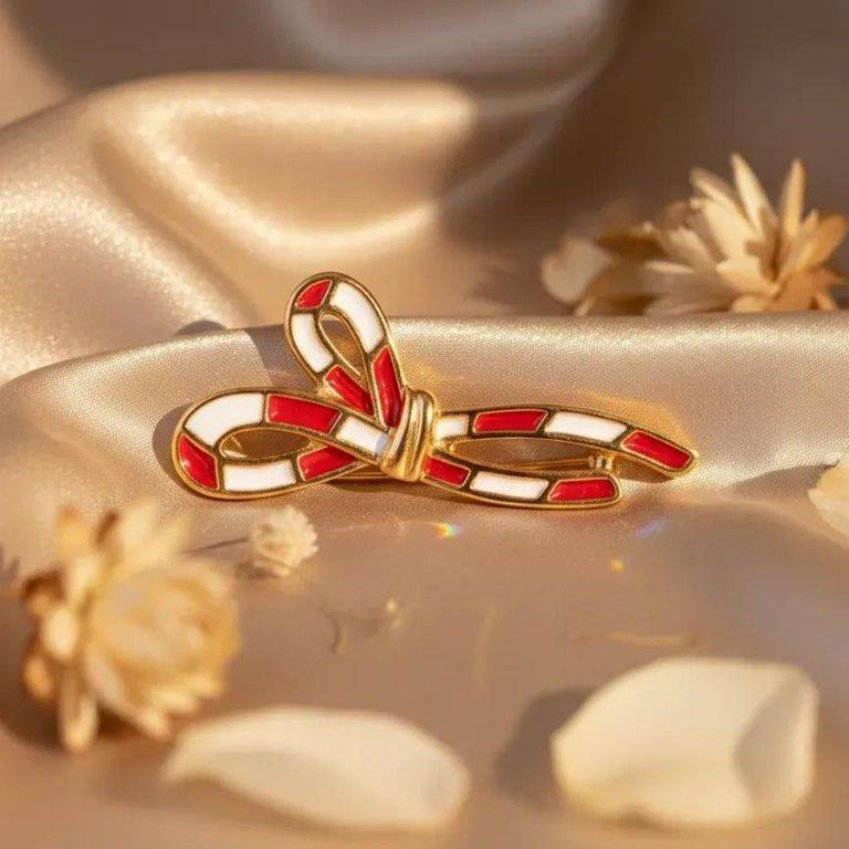 Брошь из красного золота с камнями Эмаль