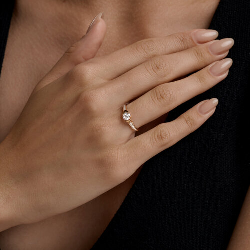 Кольцо из красного золота с камнями Фианит