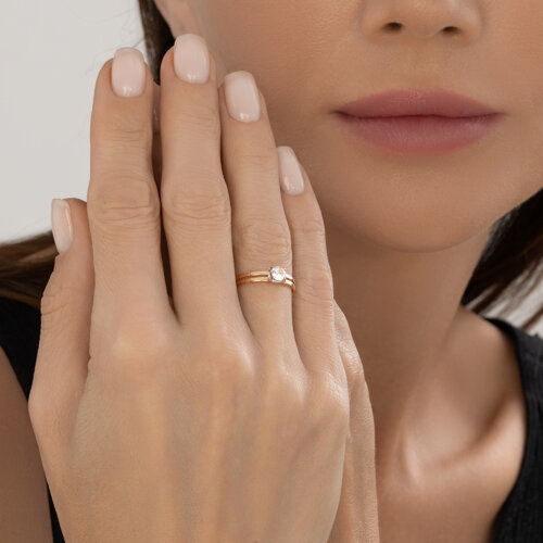 Кольцо из красного золота с камнями Фианит