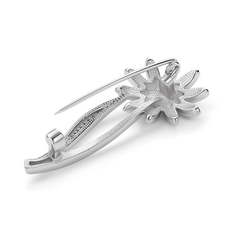 Брошь из серебра с камнями Фианит