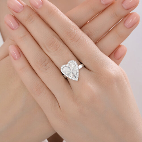 Кольцо из серебра с камнями Фианит