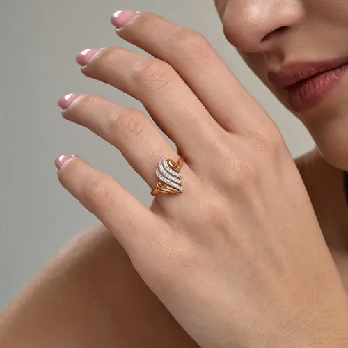 Кольцо из красного золота с камнями Фианит