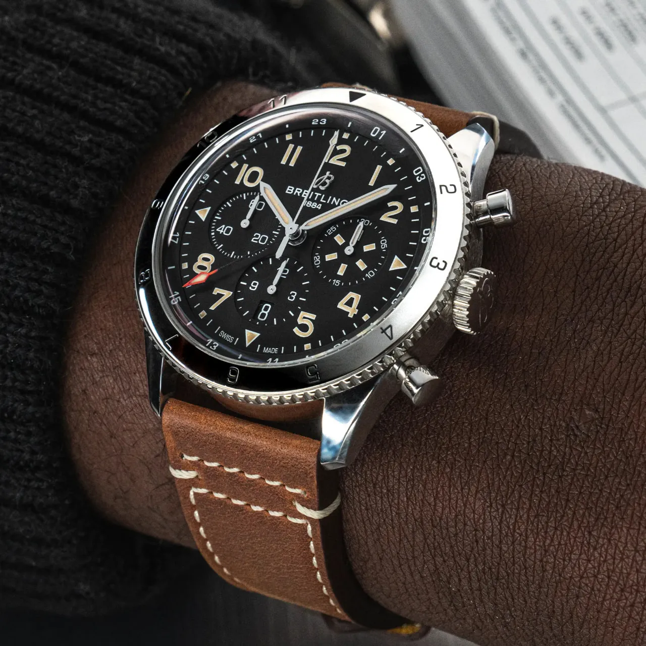 Часы BREITLING Classic AVI B04 Chronograph GMT 46
