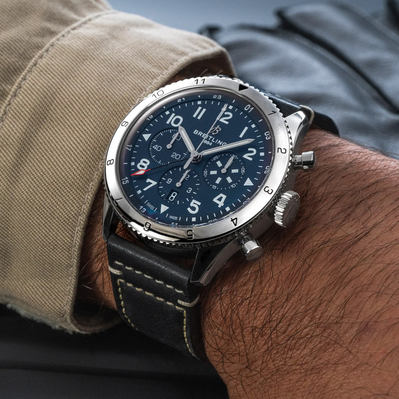 Ceas BREITLING Classic AVI B04 Chronograph GMT 46