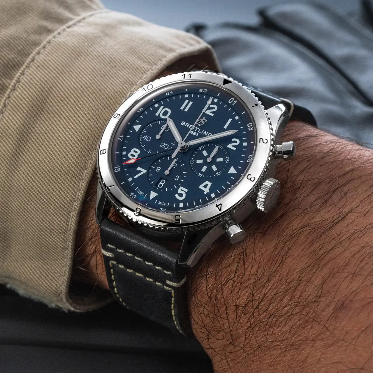 Часы BREITLING Classic AVI B04 Chronograph GMT 46