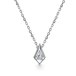 Колье из серебра с камнями Фианит