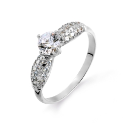 Кольцо из белого золота с камнями Фианит